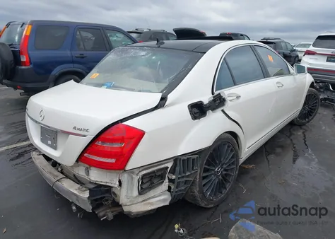 2013 Mercedes-Benz S 550 4Matic z USA, uszkodzony, nr VIN WDDNG9EB6DA496332